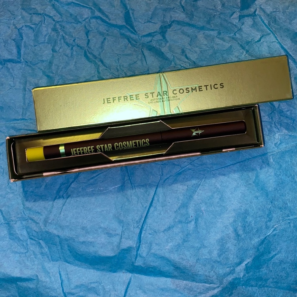 Jeffree Star eyeliner